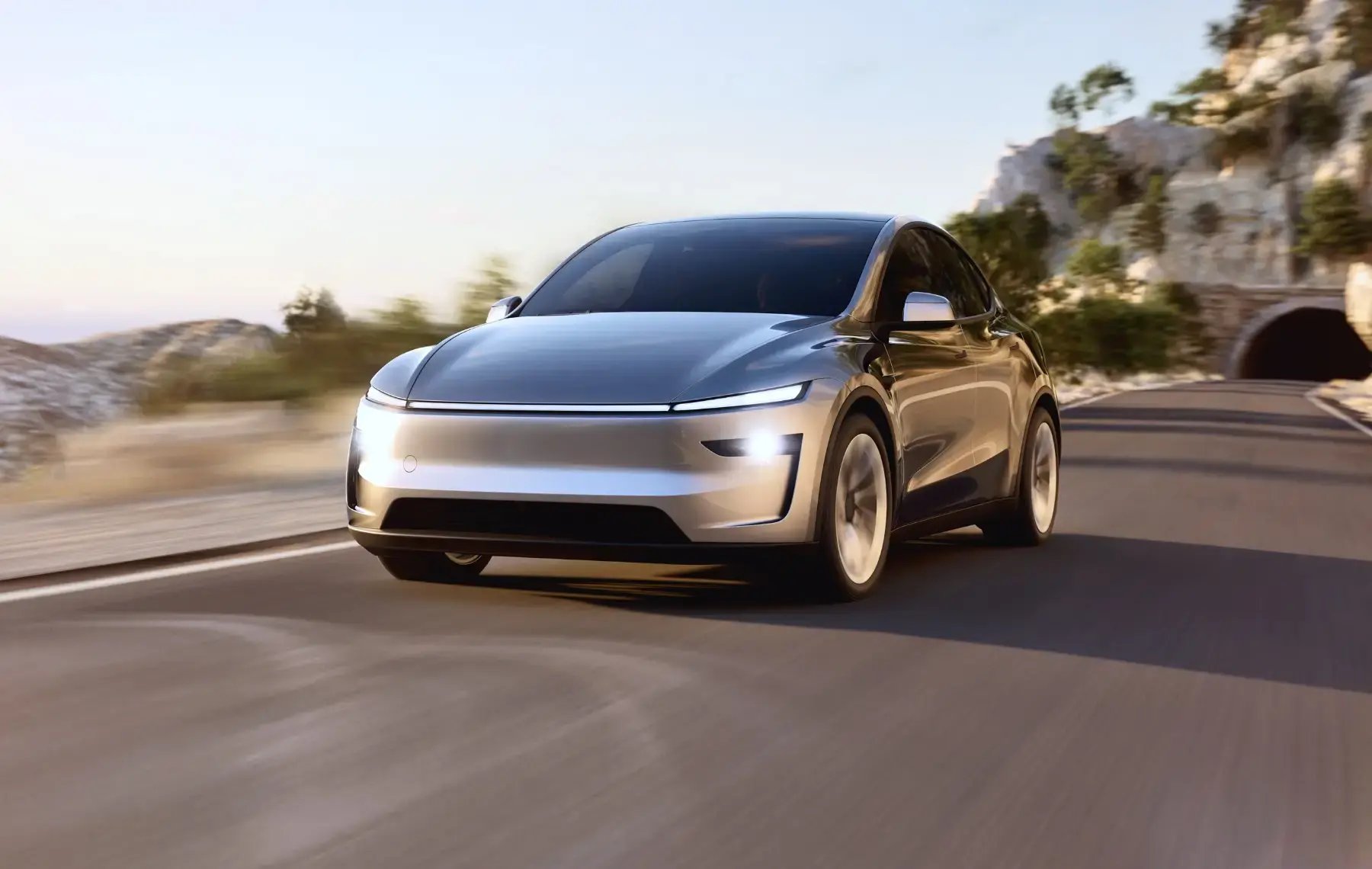 silver-tesla-model-y-dynamic