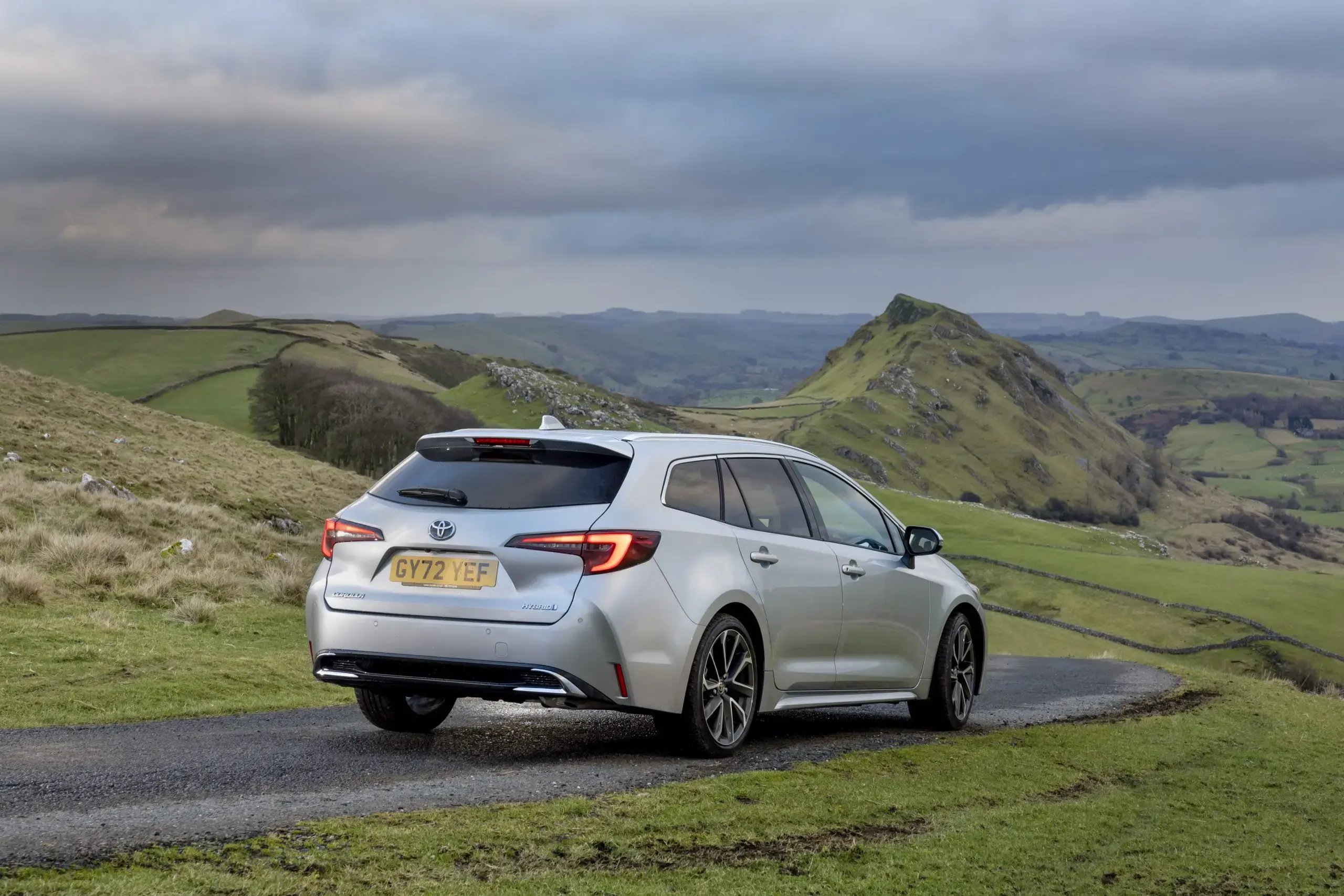 silver-toyota-Corolla-estate-back