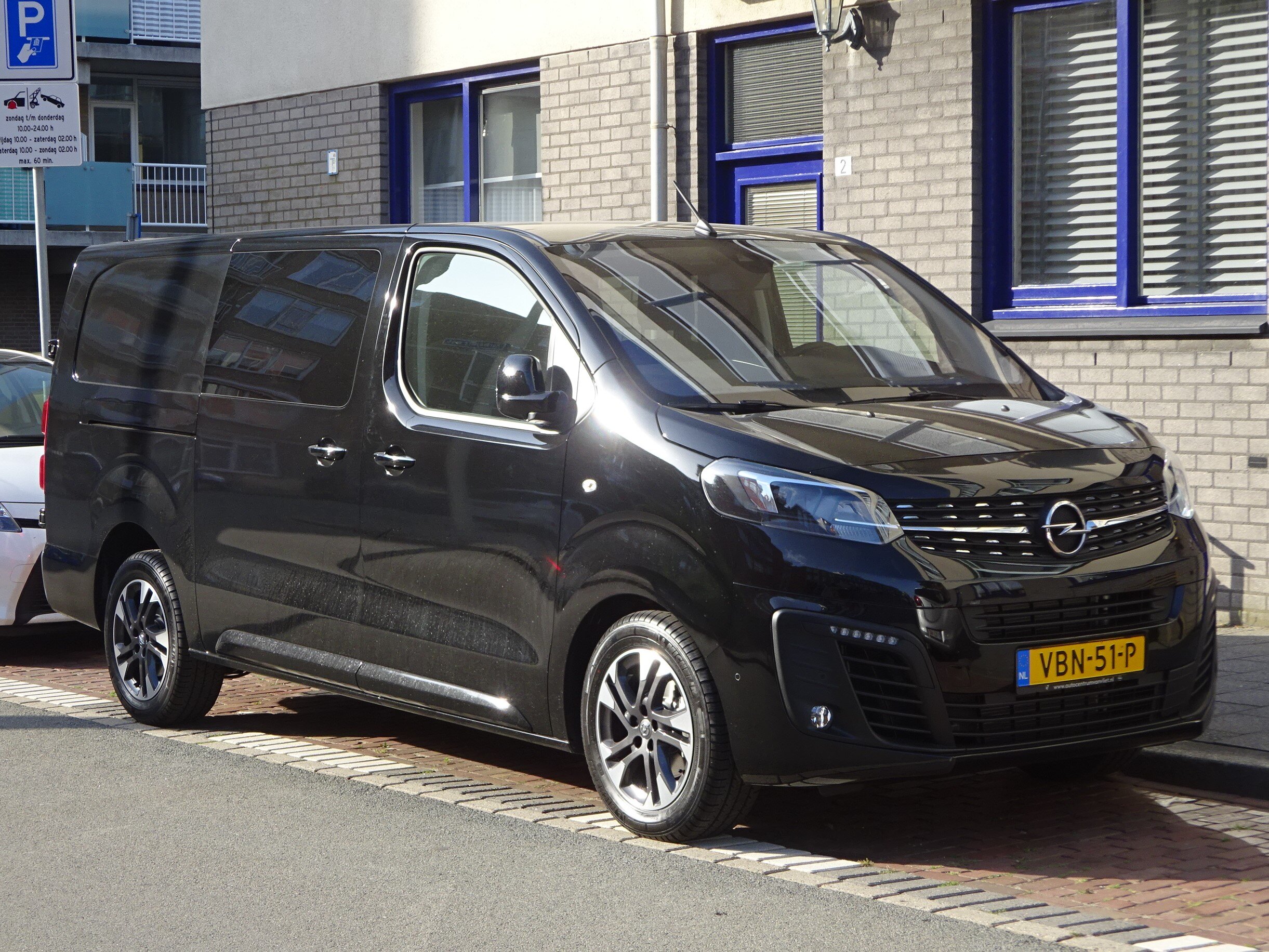 vauxhall-vivaro-life
