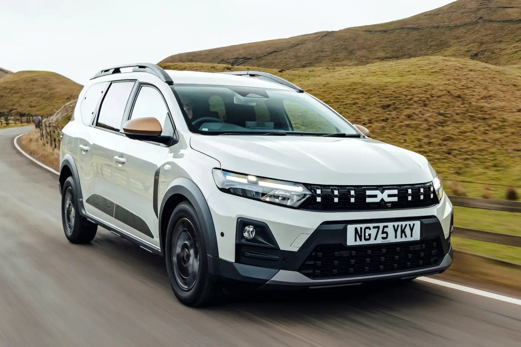 white-Dacia-Jogger-front-dynamic