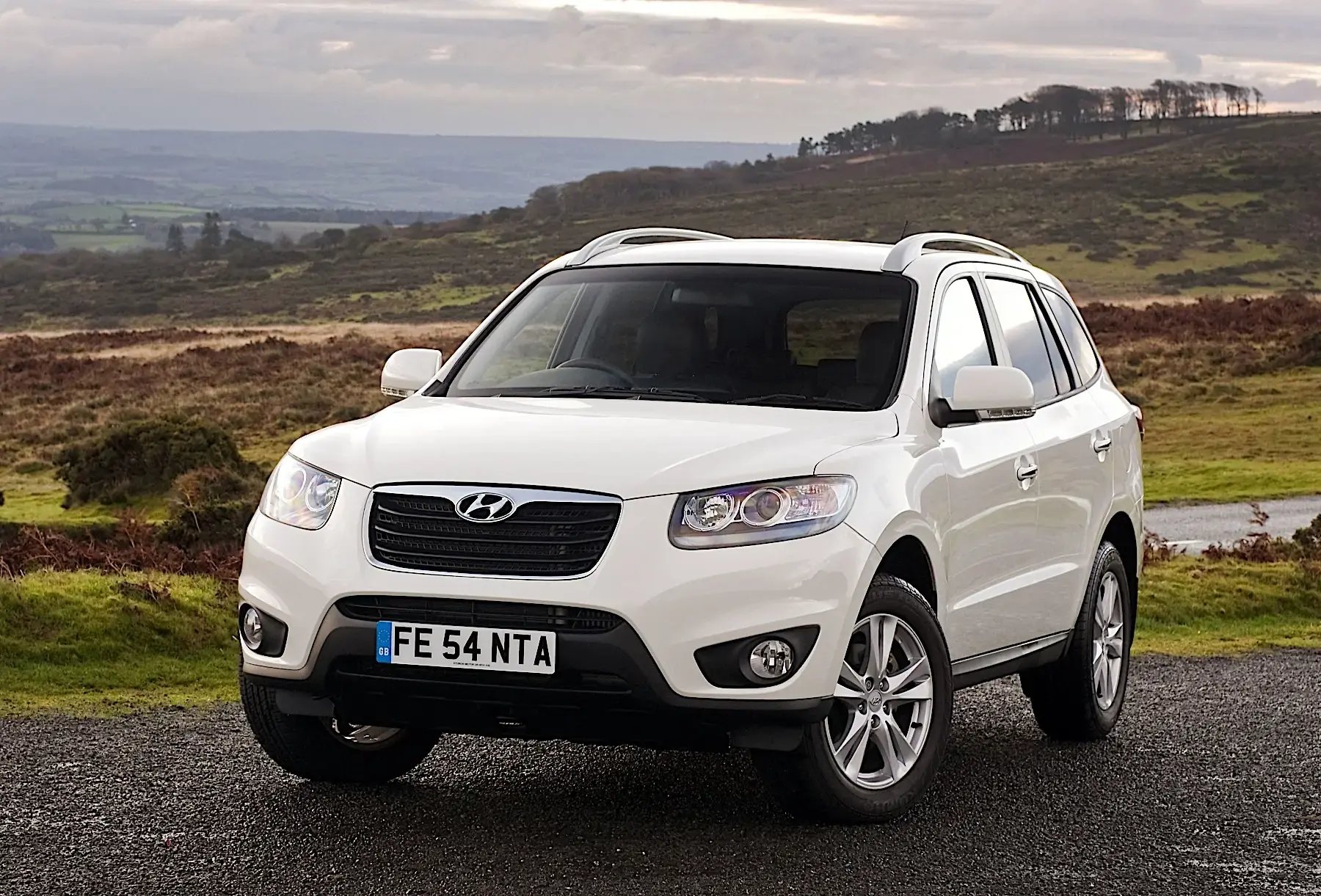 white-Hyundai-Santa-Fe-parked-front