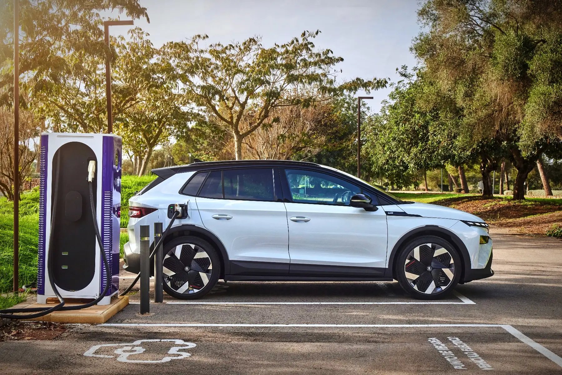 white-Skoda-Elroq-public-charger