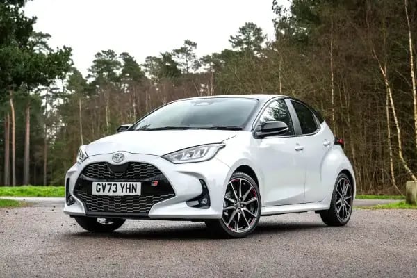 white-toyota-yaris-parked-front-1