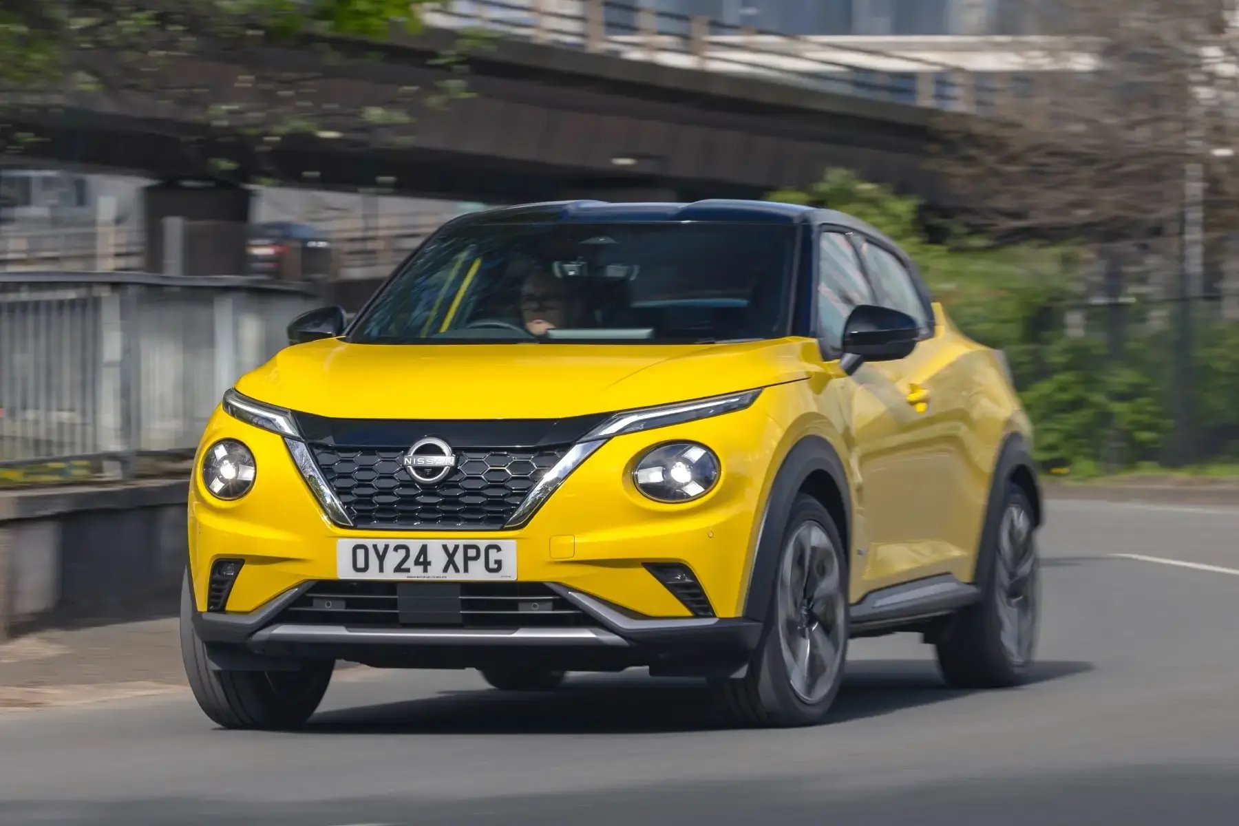 yellow-Nissan-Juke-dynamic-front