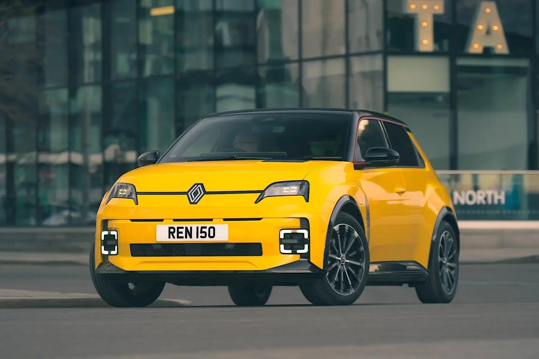 yellow-Renault-5-E-Tech-dynamic