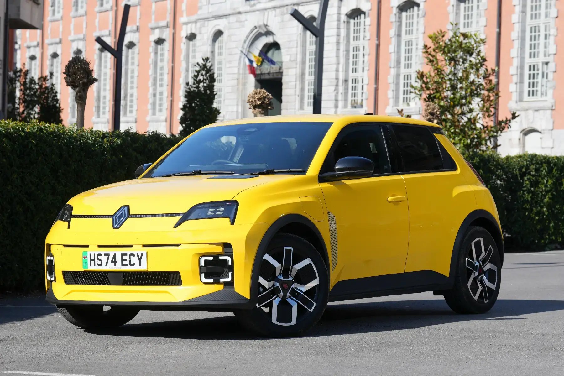yellow-Renault-5-E-Tech-parked-1