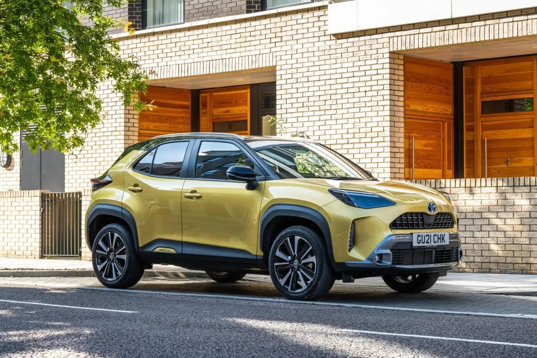 yellow-toyota-yaris-cross-parked